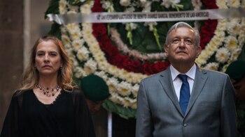 AMLO y Beatriz Gutiérrez despidieron