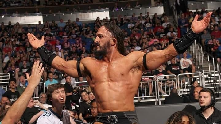 Benjamin Satterley fallece a los 40 años, 24 horas después de perder ante Andrade El Ídolo por el Campeonato Nacional de All Elite Wrestling en Illinois, sin causa revelada oficialmente (@kingofaewpac)