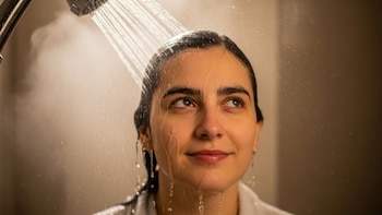 ¿Por qué las mejores ideas surgen en la ducha? La ciencia tiene la respuesta