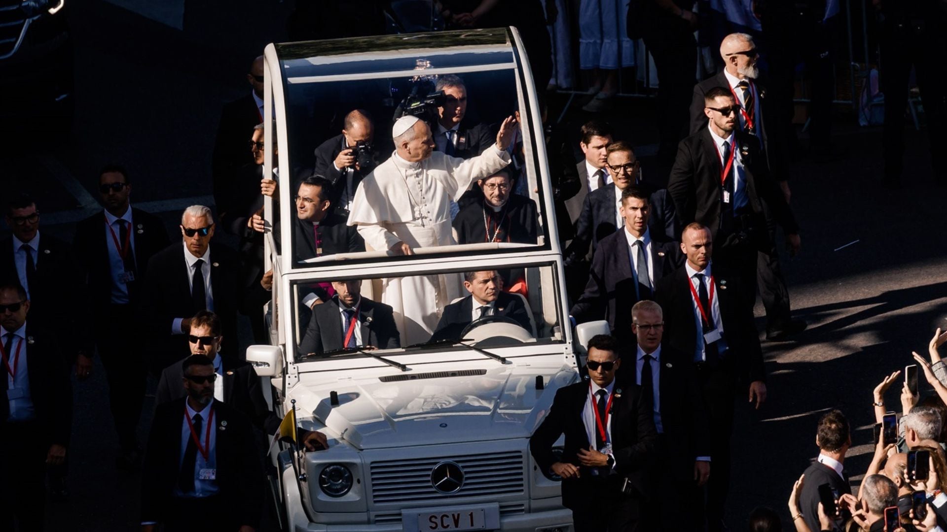 El Vaticano inauguró una exposición con ocho modelos de papamóvil utilizados desde 1930
