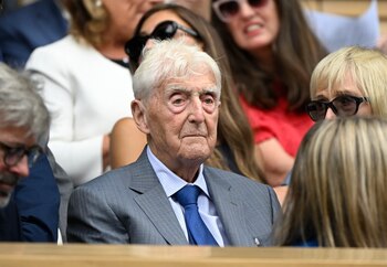 Michael Parkinson asiste a Wimbledon