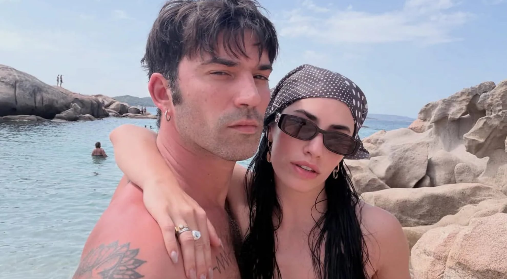 Lali Espósito y Pedro Rosemblat en sus vacaciones de ensueño en Cerdeña: románticas postales, altar a Maradona y bikini