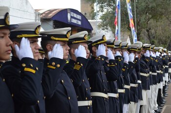 Saludo de los cadetes del