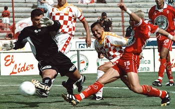 MEXDF02ABR2000.- Toros Neza perdi una vez ms en su estadio en su estadio, esta vez contra los tecos por dos goles a uno. FOTO: Germn Hernndez/CUARTOSCURO.