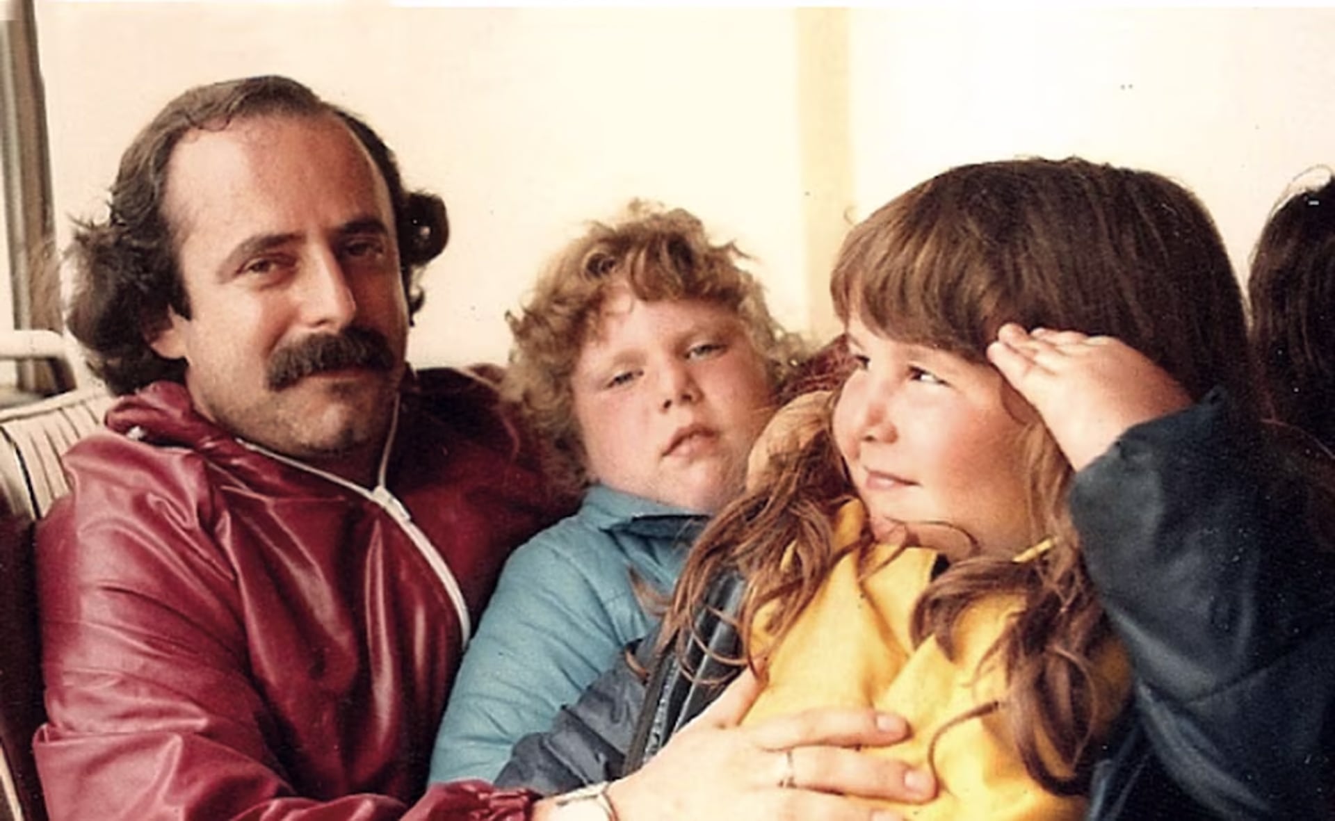 Malena Guinzburg junto a su padre, Jorge Guinzburg (1949-2008), y su hermana Soledad