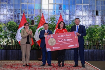 Sergio Ludeña premió a los deportistas medallistas de los Juegos Bolivarianos 2025.