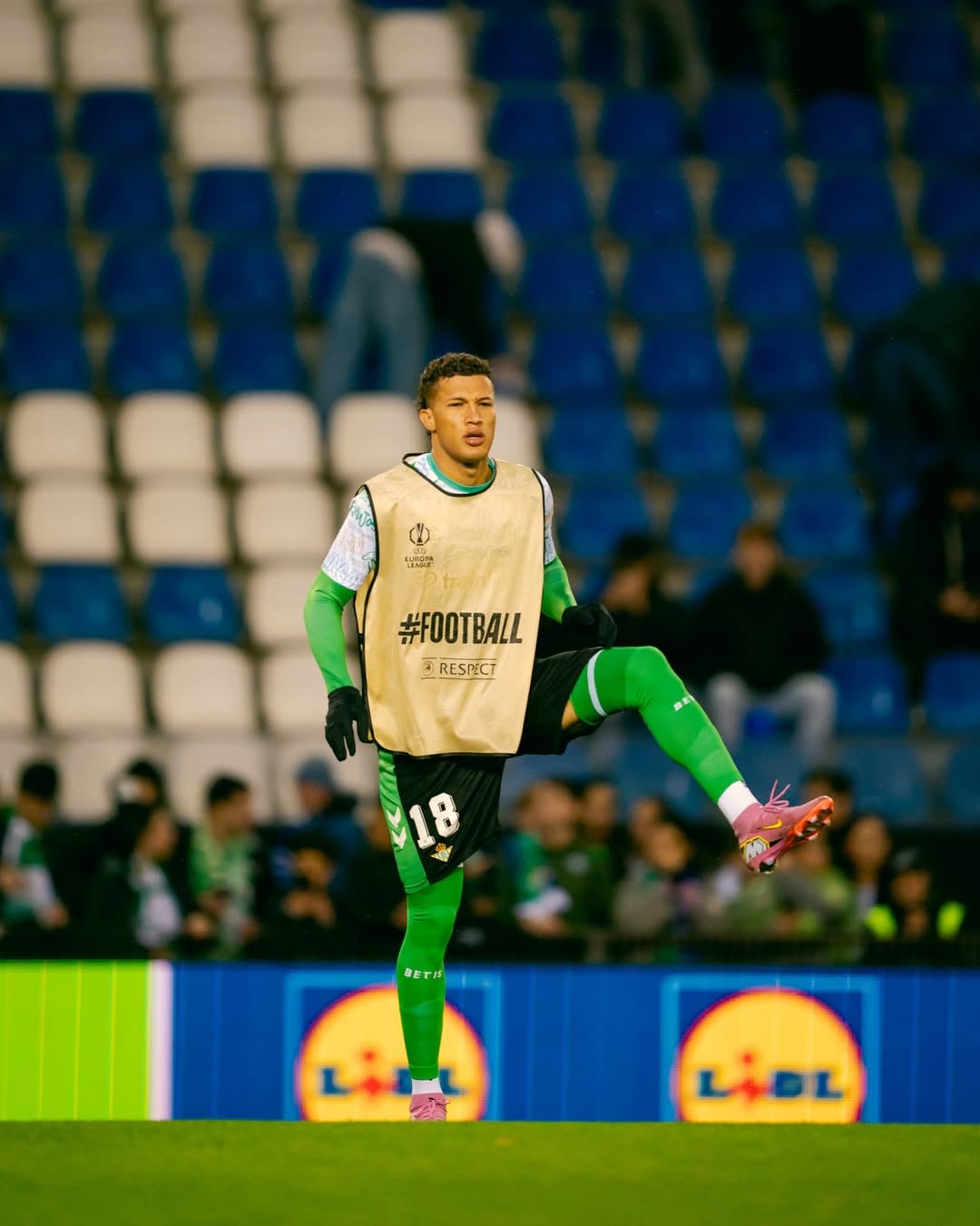 Nelson Deossa sumó 27 minutos en el partido del Betis contra el Braga por la Europa League - crédito @realbetisbalompie/Instagram