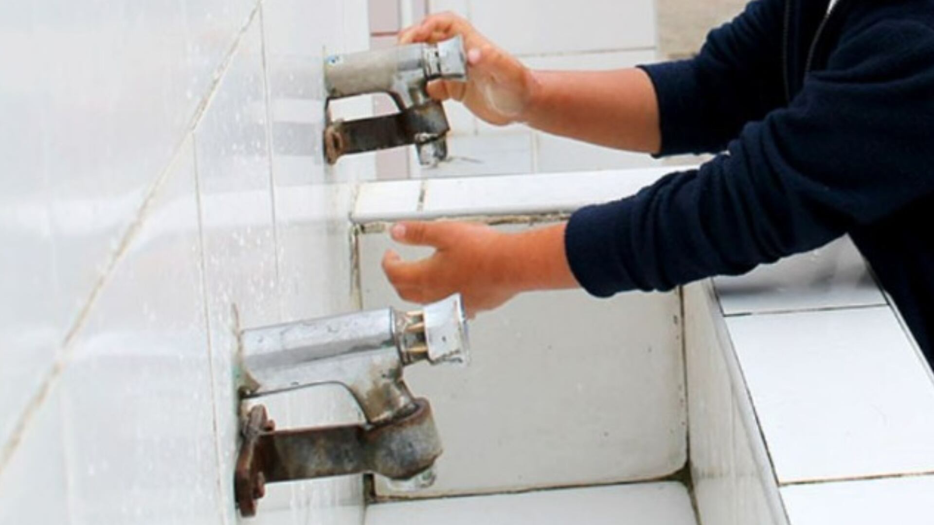 Colegios públicos del Perú deben servicio de agua potable - Sunass