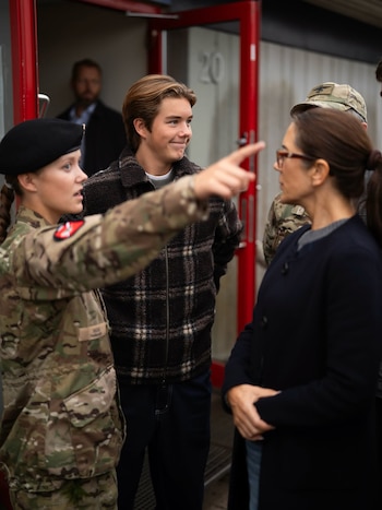 La familia real danesa visita a la princesa Isabella durante su formación militar (Casa Real Danesa)