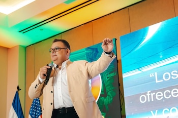 El uso superficial de la inteligencia artificial conduce a una nueva mediocridad, por lo que la ventaja competitiva está en sumar conocimiento humano al proceso. (Cortesía: Qudox)