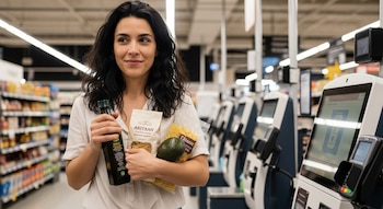 cajas de autopago - supermercados - cajeros - tecnología - 28 de abril