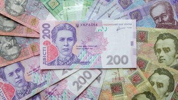 Ucrania devaluó su moneda en