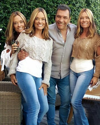 Fernando Prensa con sus amigas