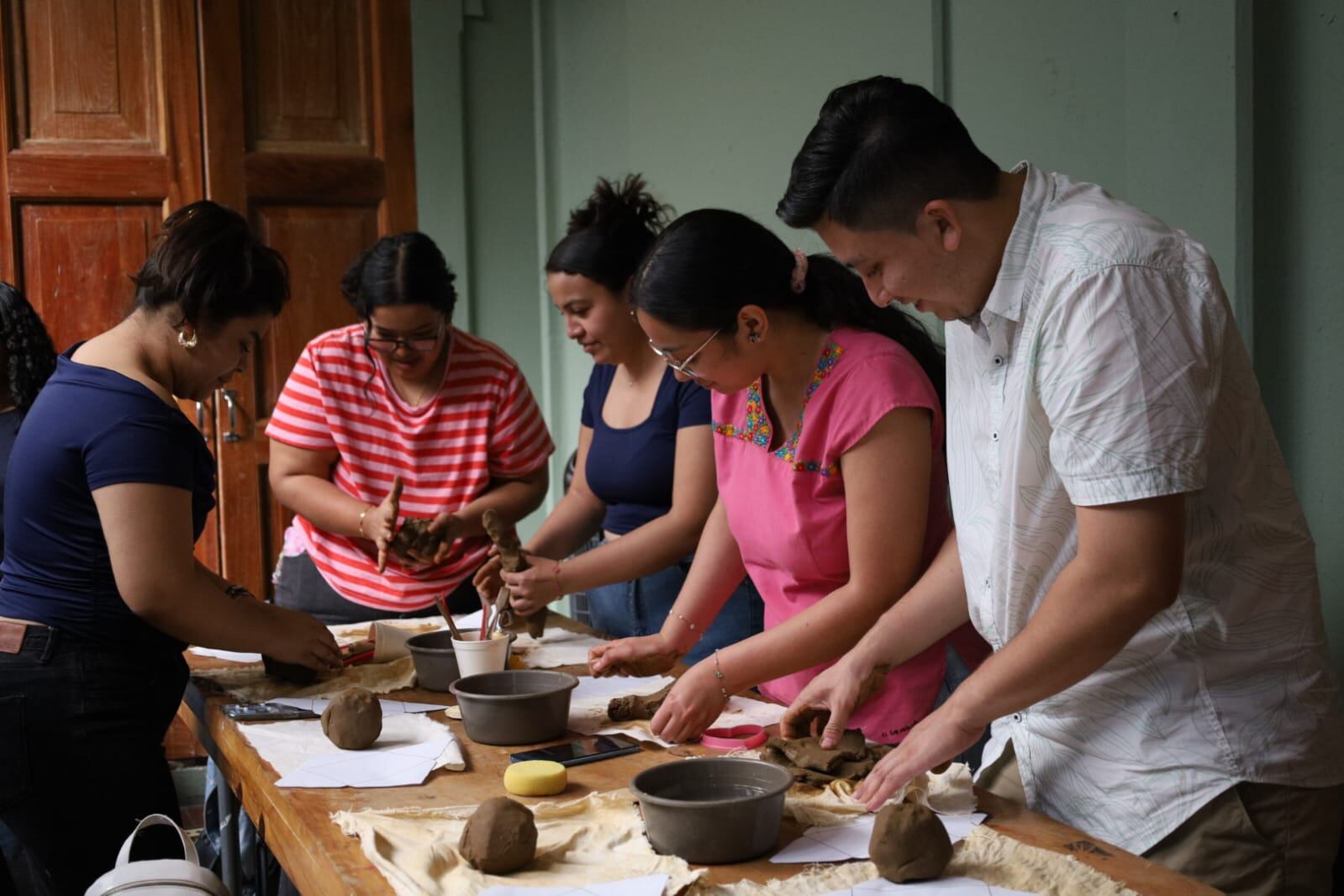 Un informe revela cifras inéditas de participación femenina y dinamismo en el comercio nacional. El entorno favorable contrasta con los obstáculos en abastecimiento y la irrupción de nuevos actores (Foto Cortesía CONAMYPE)