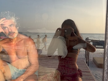 Leonardo Sbaraglia e Rebeca Ricosta, fotografados durante as férias no México