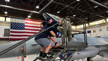 Christian Okoye, ex jugador de