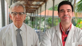 Patricio Acosta (izq.), investigador del