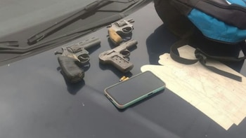 Una denuncia por violencia de género derivó en la detención de cuatro hombres y el secuestro de armas en Mendoza