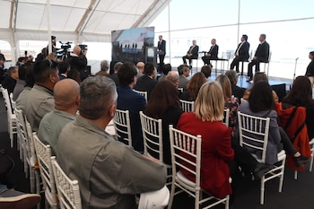 Luego del escueto acto, el