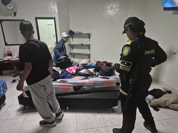 Las autoridades hallaron a los adolescentes, uno de 14 años y dos de 16, en una habitación del sector de La Candelaria, sin la compañía de padres o representantes legales - crédito Policía de Medellín