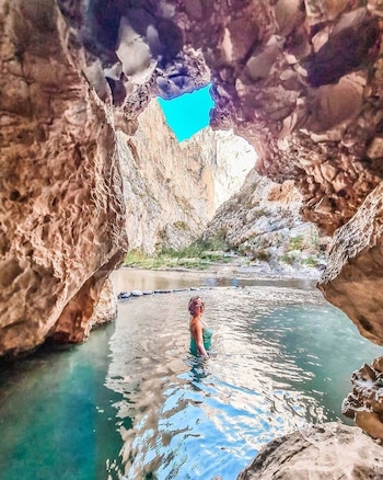 Aguas termales, hidalgo, Grutas de