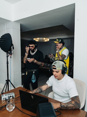 Blessd compartió en Instagram fragmentos de Capcana cocoa grabados en Punta Cana, República Dominicana, junto a Anuel AA - crédito prensa Blessd