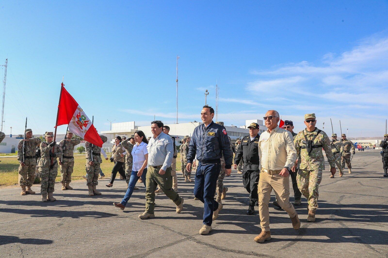 El gobierno de Perú militarizará la frontera con Chile para frenar el flujo de migrantes irregulares y decretó el estado de emergencia en la zona. (Ministerio de Defensa)