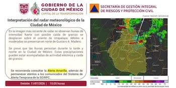 Mapa de la Ciudad de México con áreas de lluvia de diferentes intensidades marcadas por colores, una leyenda, texto descriptivo, fecha, hora y fuente