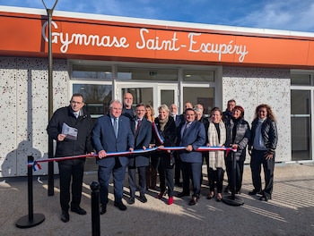 Autoridades locales y representantes de