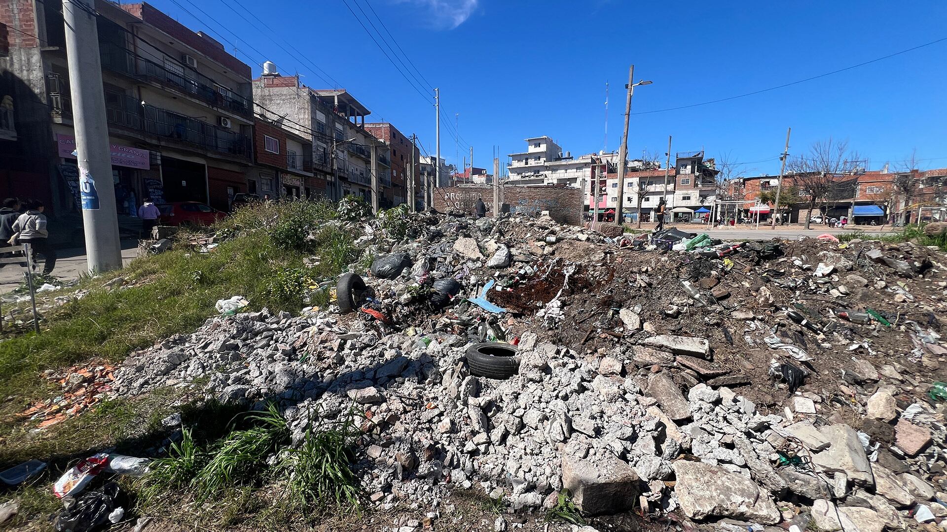 Así está hoy el lugar donde Milei se sacó la foto con la bandera de