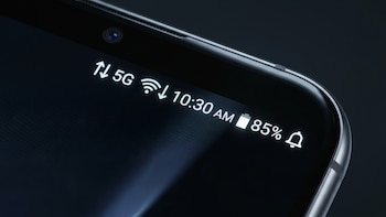 Qué significan las pequeñas flechas que aparecen en tu celular y por qué no deberías ignorarlas