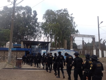 La DGSP activó protocolos internos de seguridad tras la muerte del recluso y mantiene la población penitenciaria resguardada en sus sectores. (Cortesía: PNC de Guatemala)