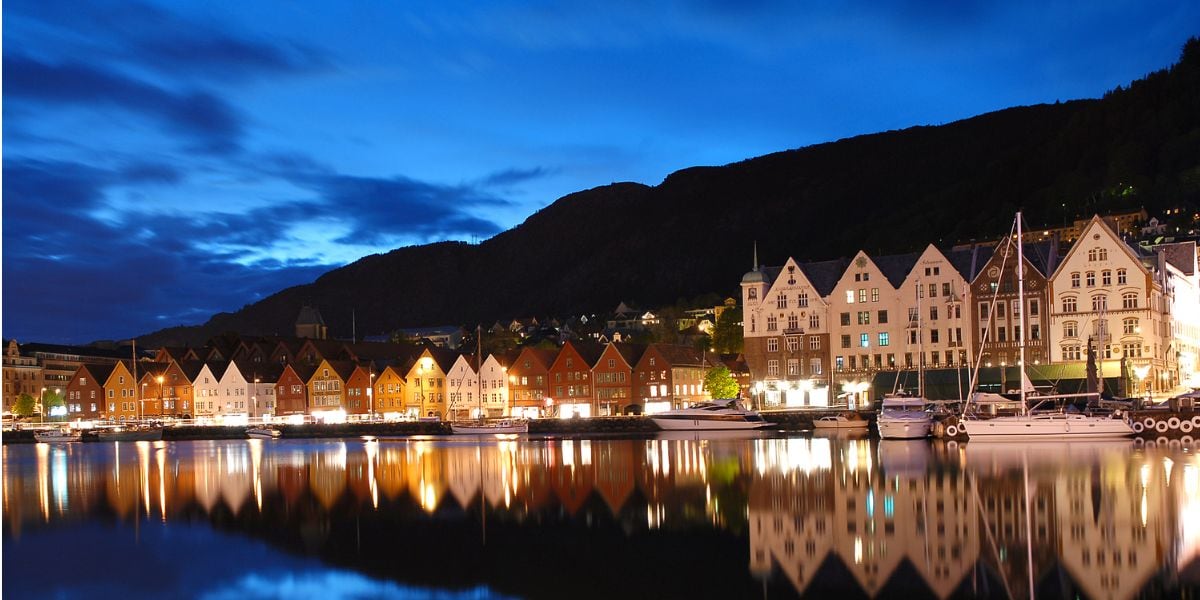 Bergen, segunda ciudad de Noruega y destino turístico destacado (Wikimedia Commons)