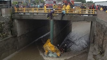 Tragedia de bus inundado en la colonia Málaga en El Salvador en 2008