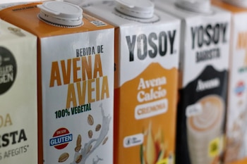 Bebidas vegetales en un supermercado