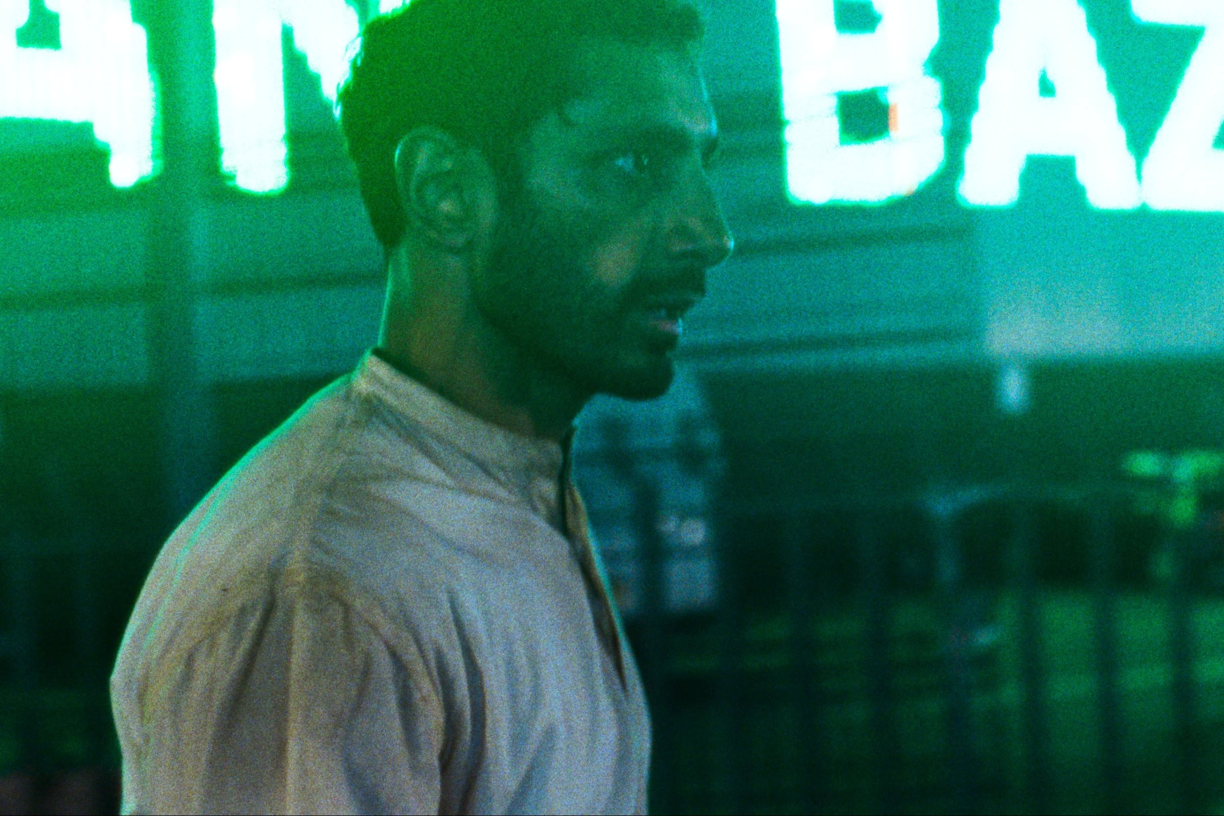 Riz Ahmed en una escena de