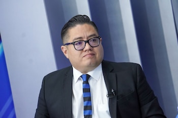 El epidemiólogo Luis Merlos alerta sobre la relación directa entre hábitos sedentarios y el aumento de enfermedades crónicas. (Foto cortesía Diálogo 21)