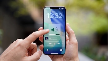 Controla el volumen de iPhone desde la pantalla de bloqueo con esta función oculta