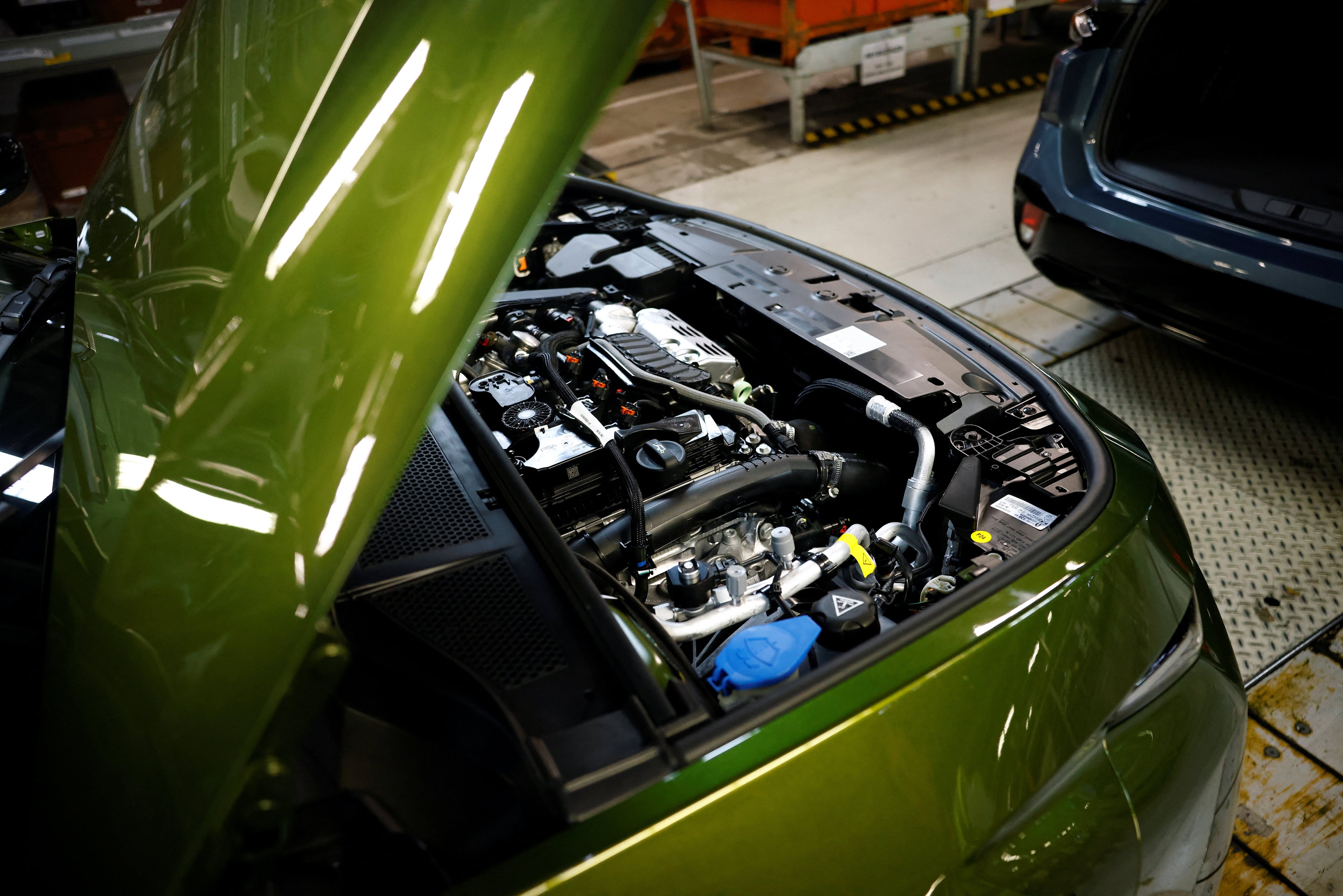 Los autos eléctricos producen entre un 40% y un 60% menos emisiones que los vehículos de gasolina o diésel equivalentes, según el informe del MIT. (Reuters)