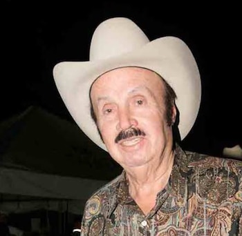 Cano se mantuvo activo laborando