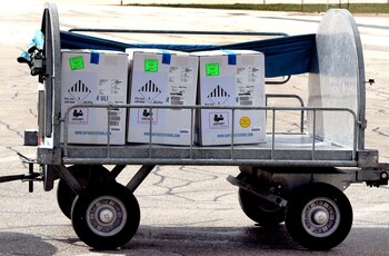 La mayoría del oficialismo en el Senado permitirá un trámite rápido para la aprobación del Decreto de Necesidad y Urgencia (DNU) que modificó la ley de vacunas sancionada el año pasado, una de cuyas cláusulas había bloqueado las negociaciones con el laboratorio Pfizer (EFE/EPA/FEHIM DEMIR/Archivo)