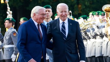 Biden urge a no cejar