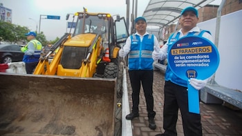 El proyecto incorpora señalética vertical y horizontal, baldosas podotáctiles, placas en sistema Braille, bancas, códigos QR informativos y tótems interactivos para brindar información accesible - Créditos: ATU.