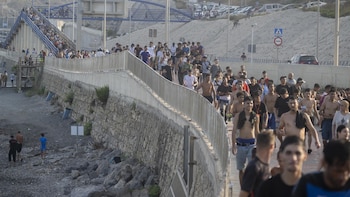 La OMC urge a implantar planes de refuerzo y contingencia asistencial en Ceuta y Melilla
