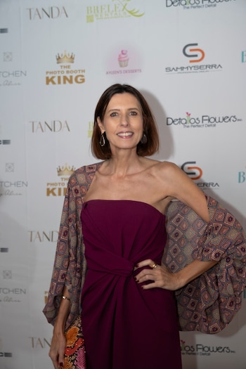 Presentadora de Hola TV, Lucia