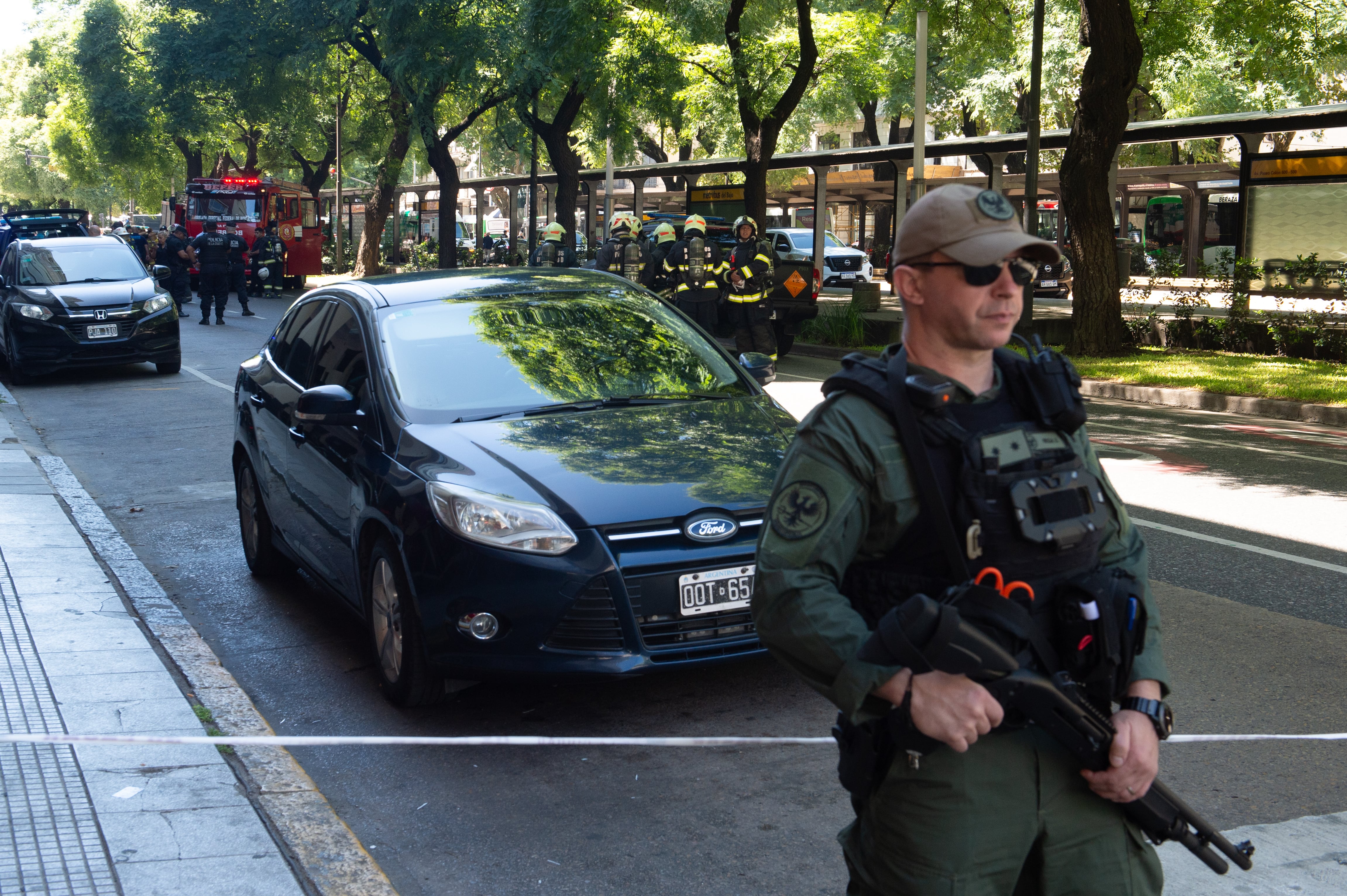 Personal especializado descartó la presencia de explosivos en dos encomiendas adicionales, que fueron aseguradas para su análisis forense (Jaime Olivos)