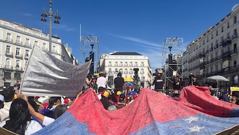 La música de Carlos Baute y un grito masivo de “¡Venezuela libre!” celebran a María Corina Machado en la Puerta del Sol de Madrid: “Ella es la presidenta”
