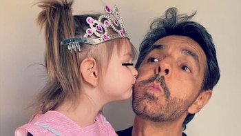 Eugenio Derbez felicita a su