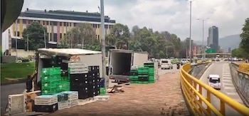 Un camión varado en la