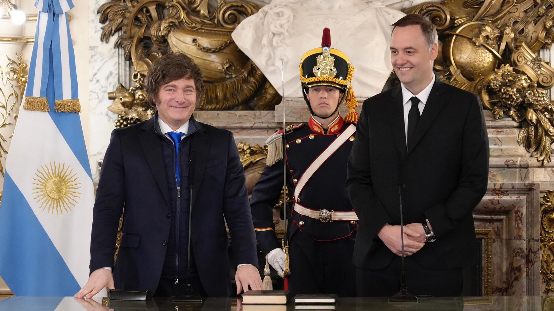 El presidente Javier Milei, en la jura de su nuevo jefe de Gabinete
